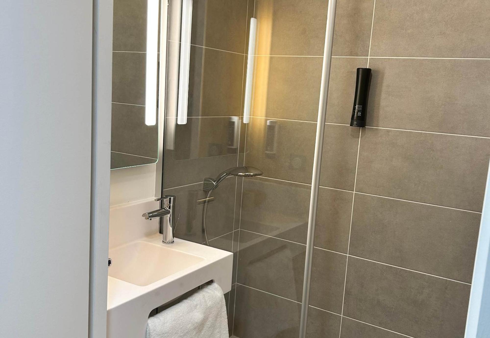 B&B Hotel Cergy Saint-Christophe Gare Buitenkant foto