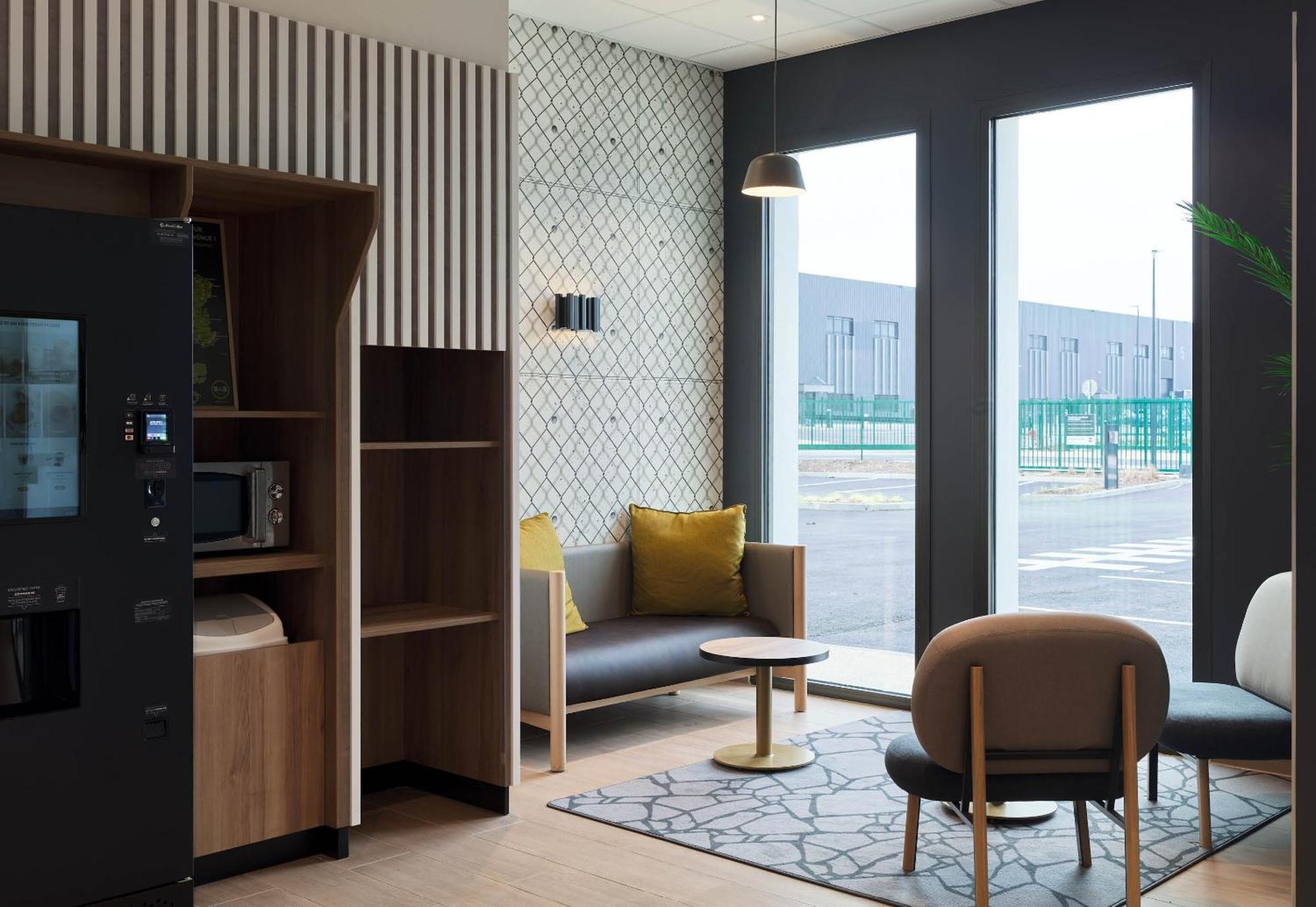 B&B Hotel Cergy Saint-Christophe Gare Buitenkant foto
