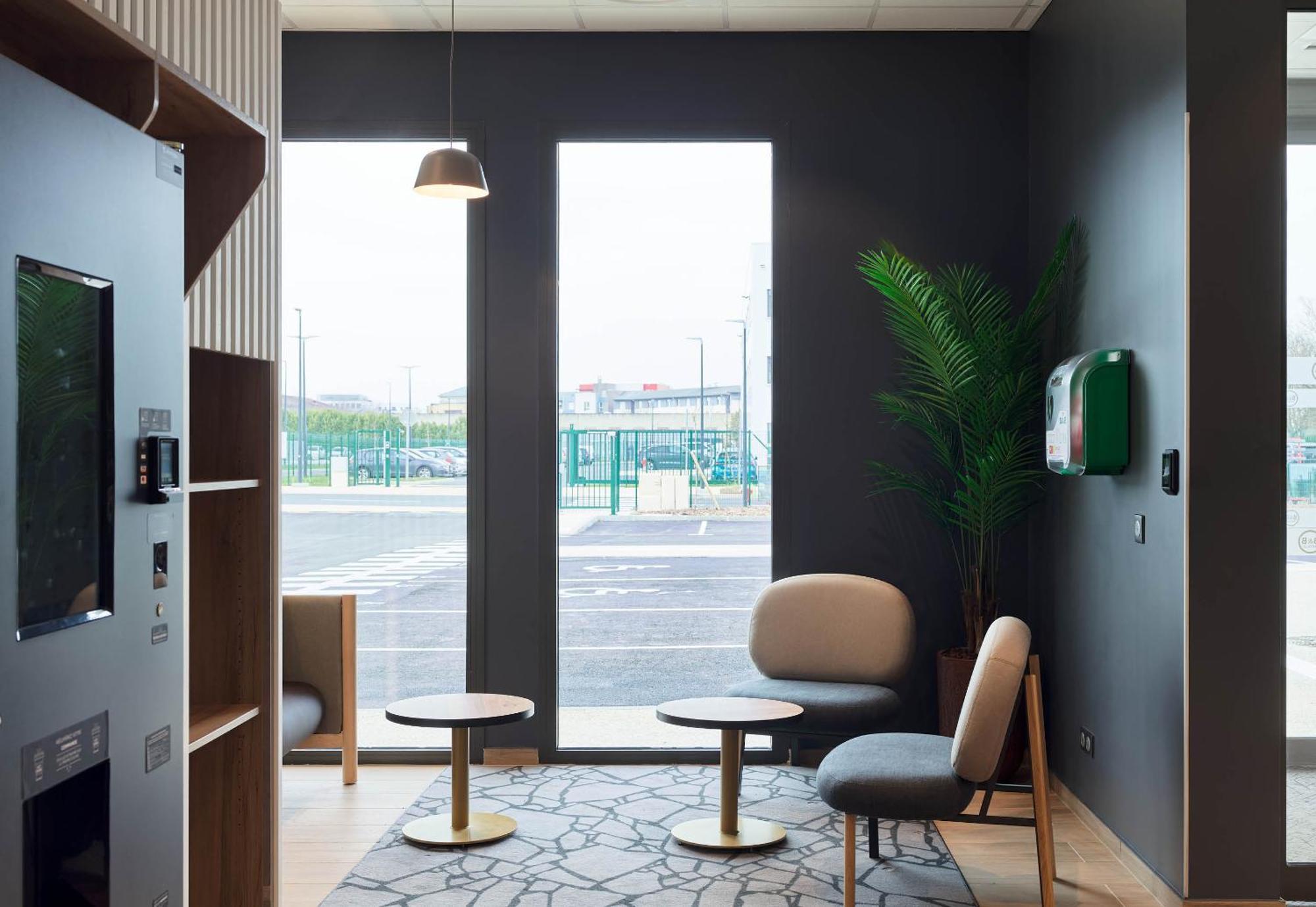 B&B Hotel Cergy Saint-Christophe Gare Buitenkant foto